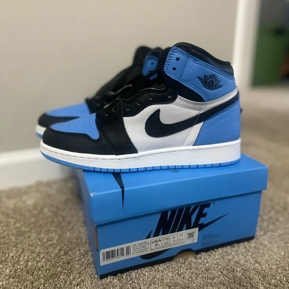 Nike Jordan 1’s Retro High Unc toe